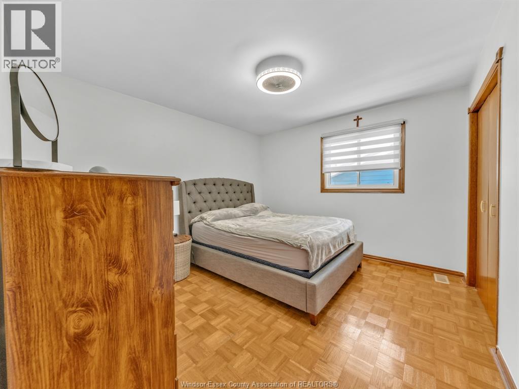 24 CAMELOT AVENUE - 24