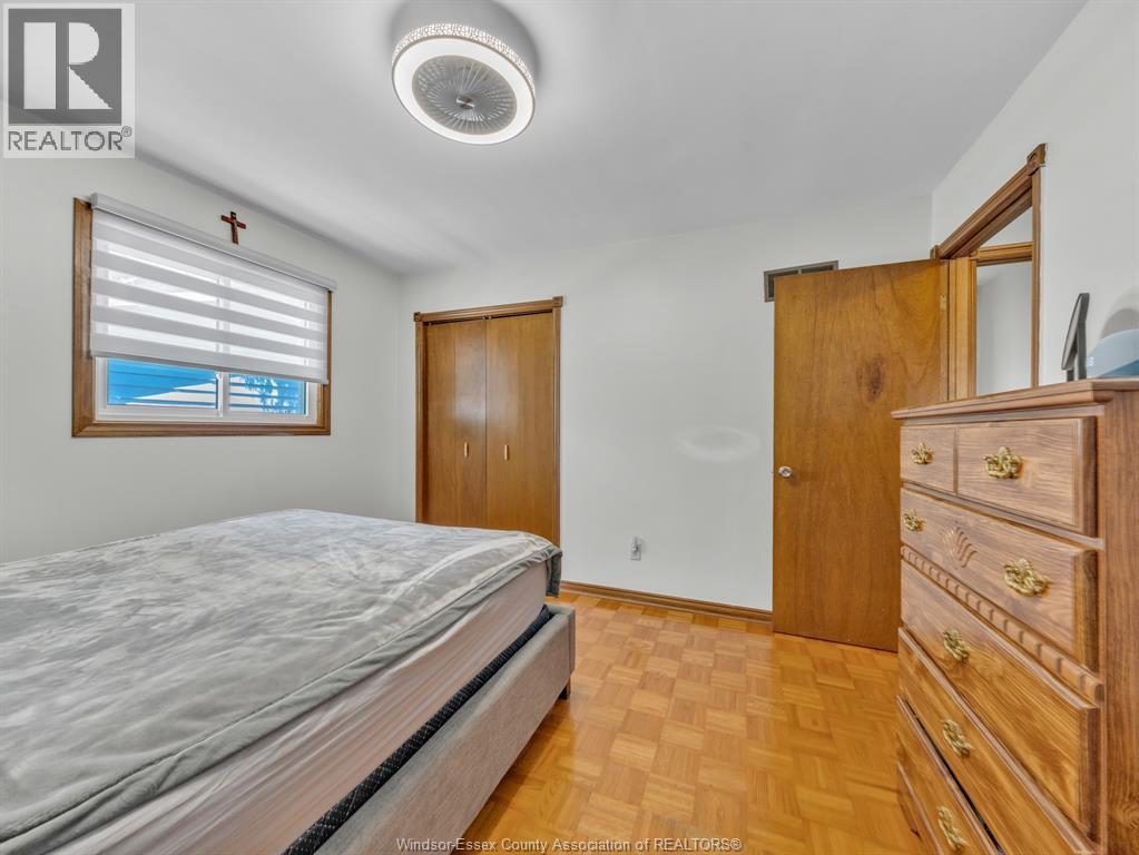 24 CAMELOT AVENUE - 25
