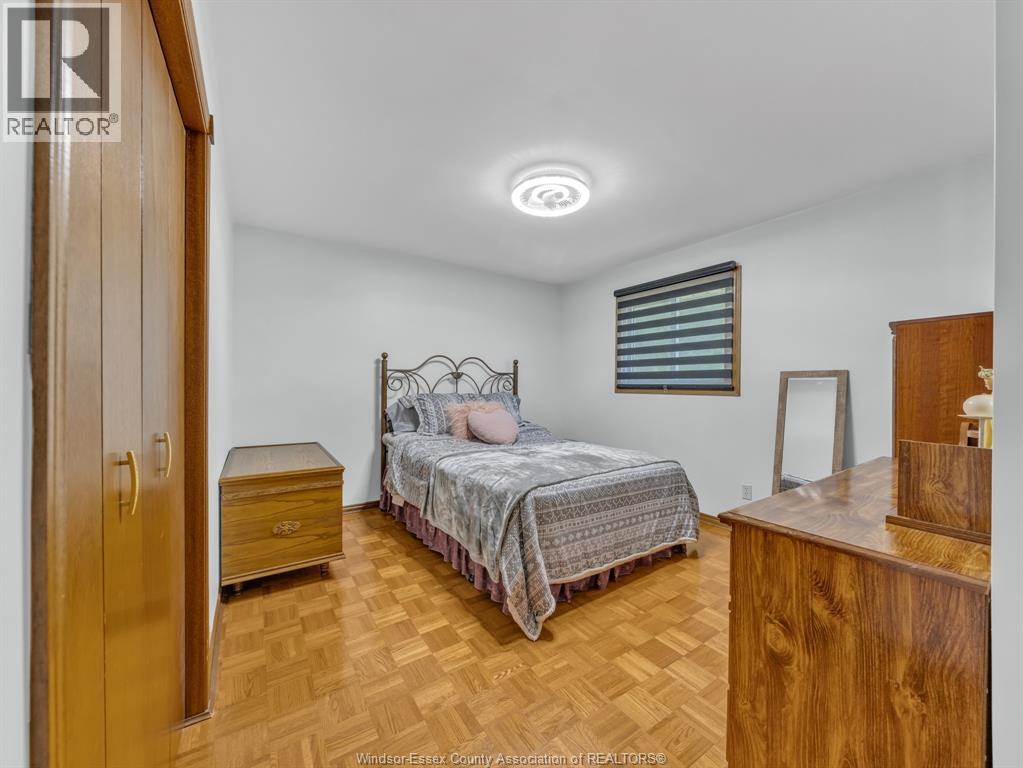 24 CAMELOT AVENUE - 26