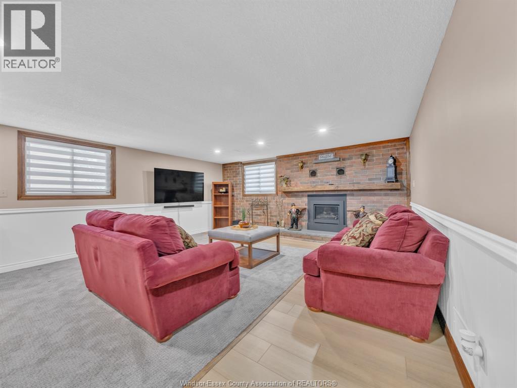 24 CAMELOT AVENUE - 28