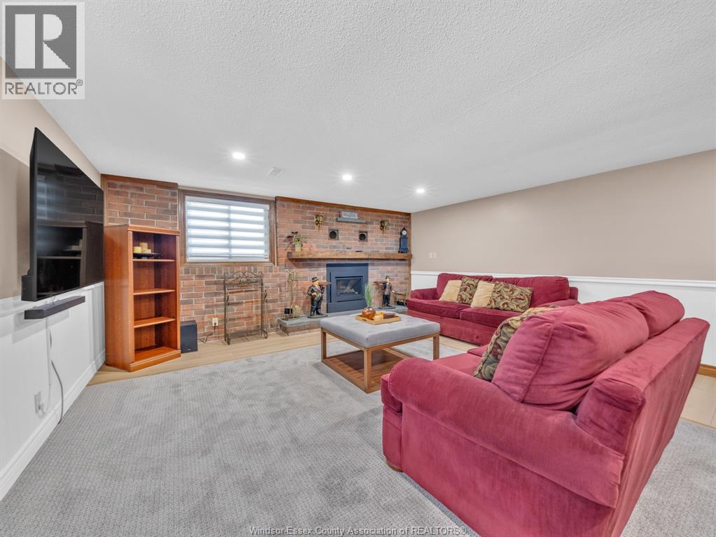24 CAMELOT AVENUE - 29