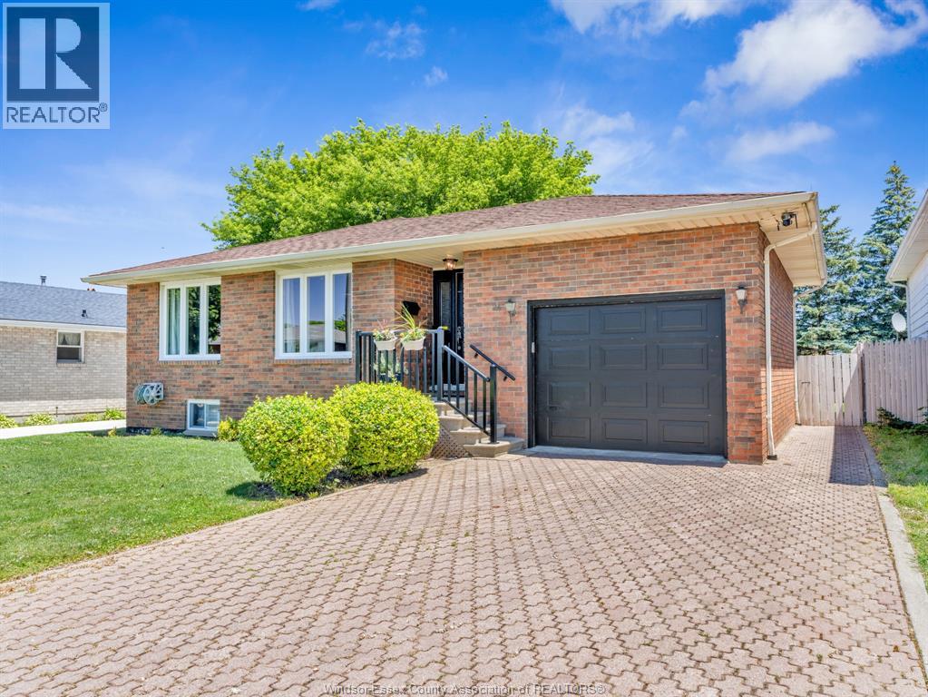 24 CAMELOT AVENUE - 3
