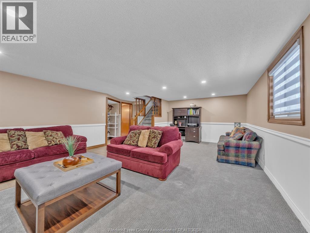 24 CAMELOT AVENUE - 30