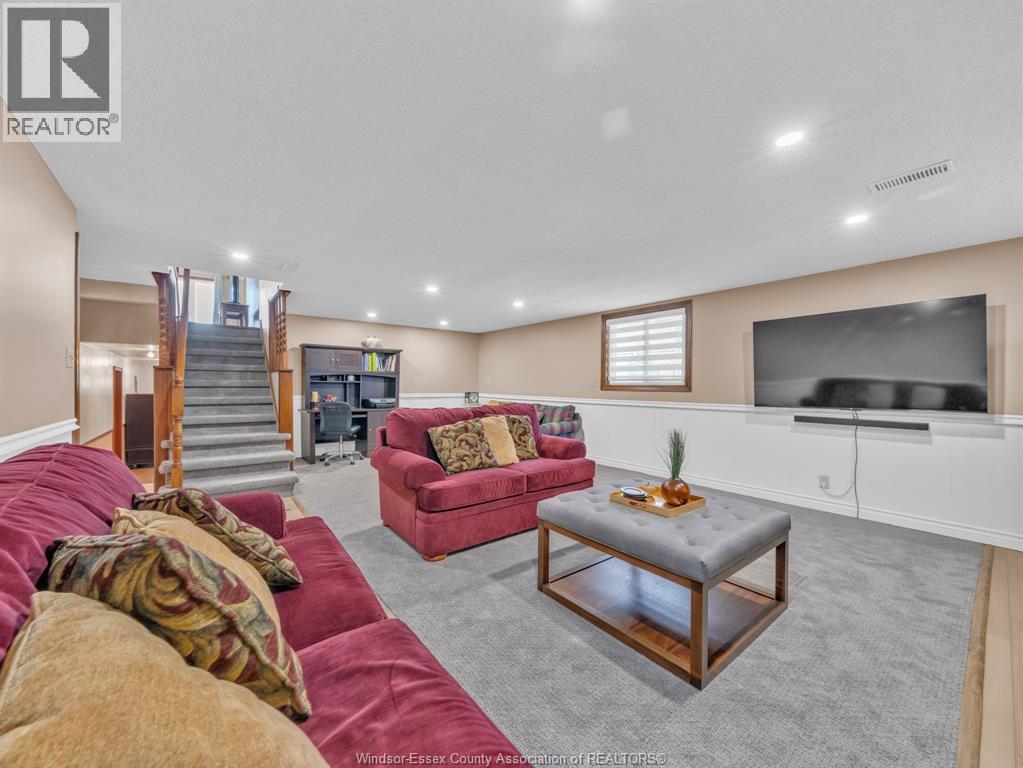 24 CAMELOT AVENUE - 31