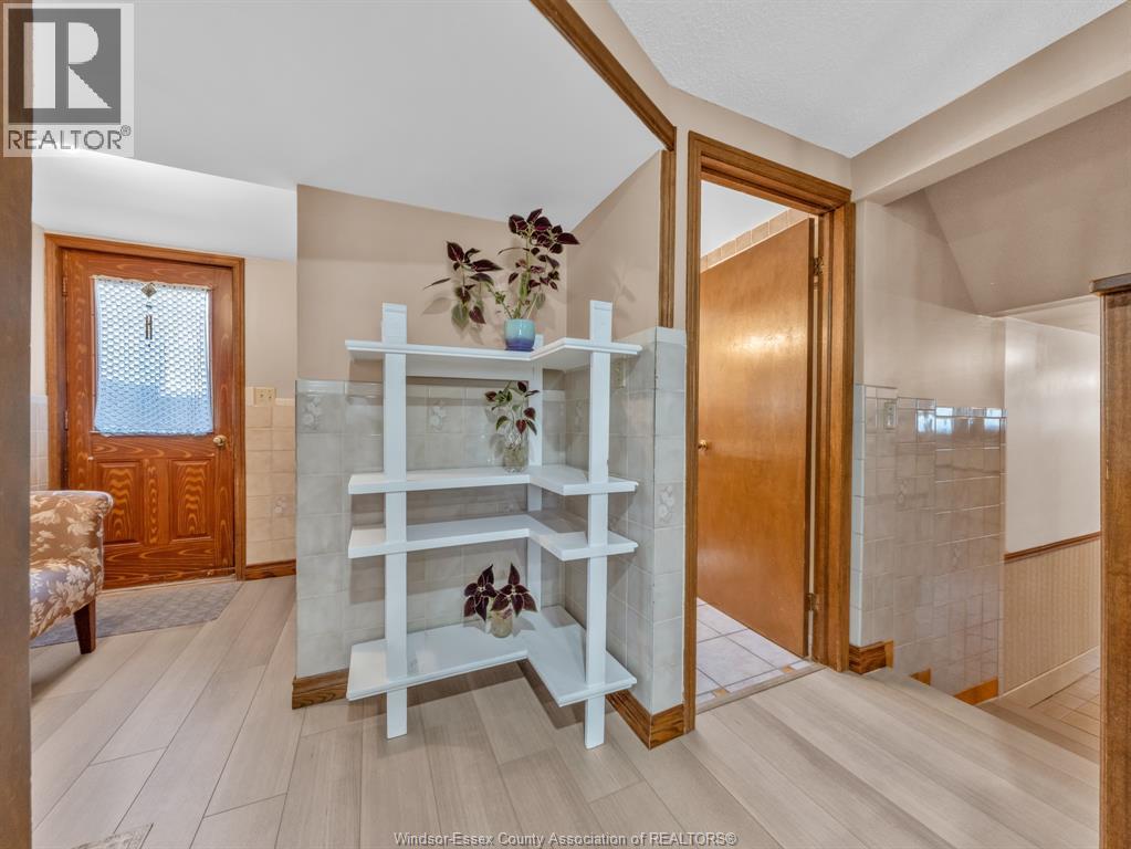 24 CAMELOT AVENUE - 33