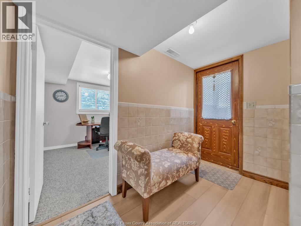 24 CAMELOT AVENUE - 34