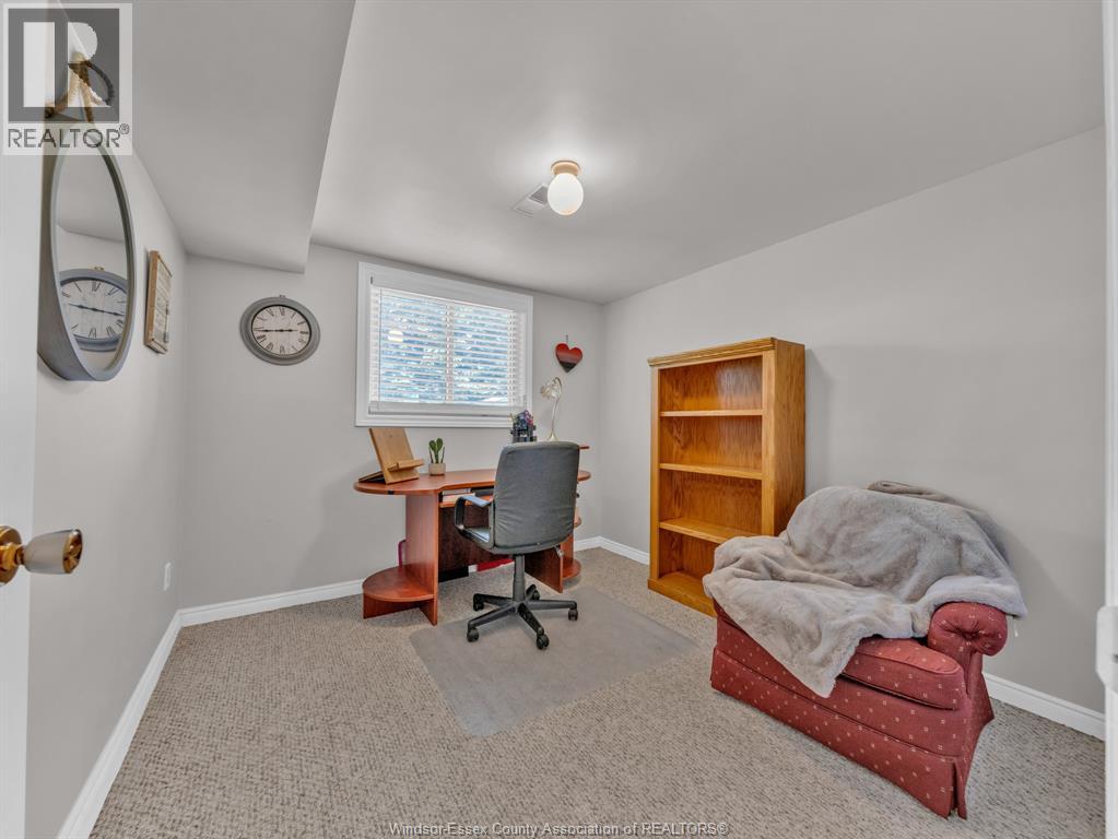 24 CAMELOT AVENUE - 35