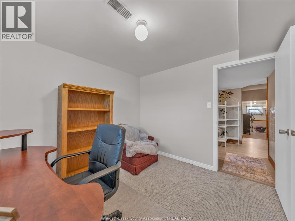 24 CAMELOT AVENUE - 36