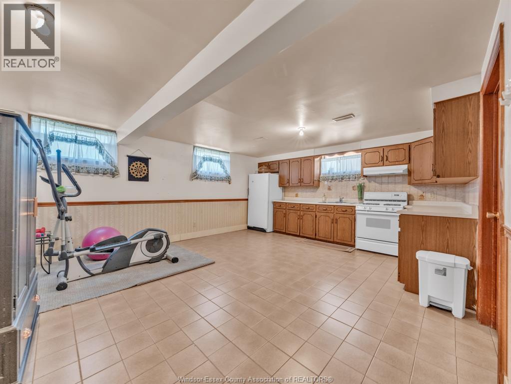 24 CAMELOT AVENUE - 40