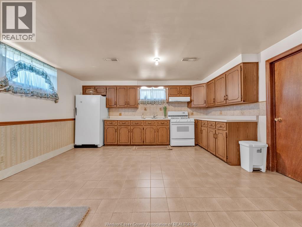 24 CAMELOT AVENUE - 41