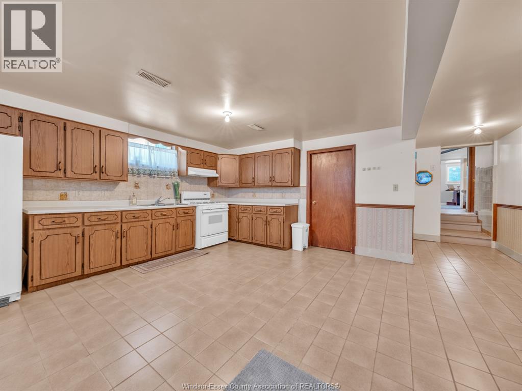 24 CAMELOT AVENUE - 42