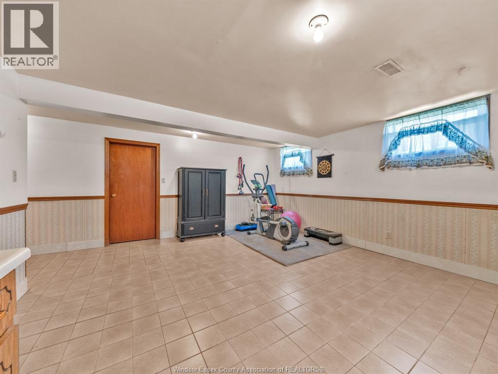24 CAMELOT AVENUE - 43