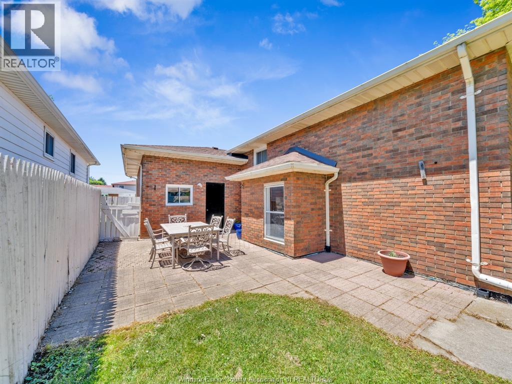 24 CAMELOT AVENUE - 44