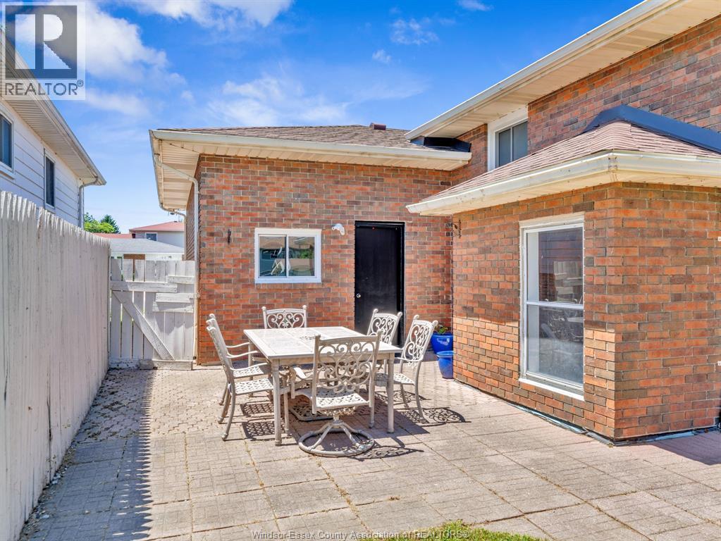24 CAMELOT AVENUE - 45