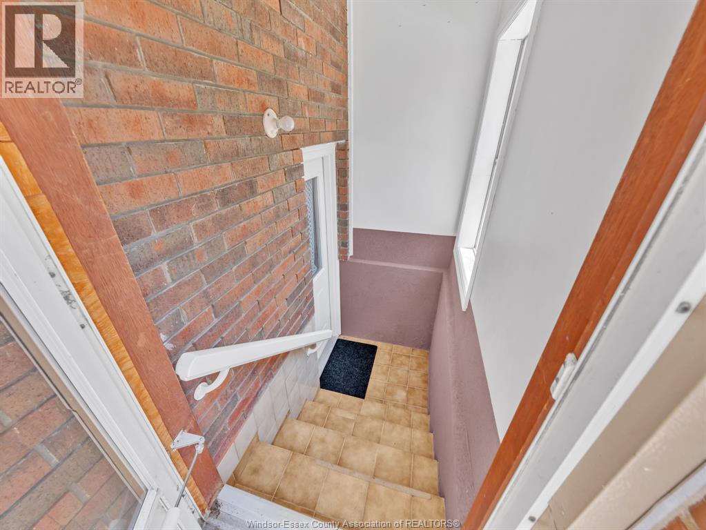 24 CAMELOT AVENUE - 46