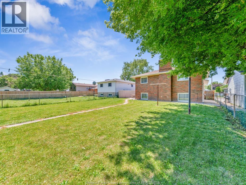 24 CAMELOT AVENUE - 48