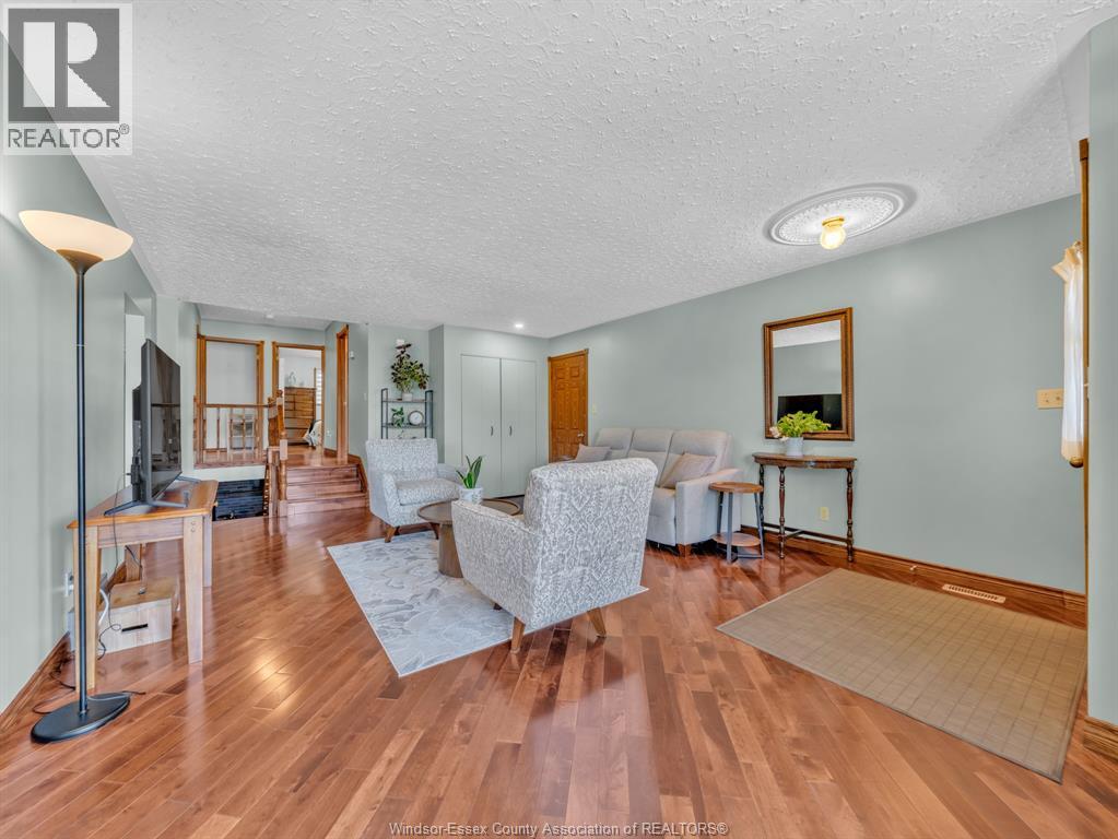 24 CAMELOT AVENUE - 5