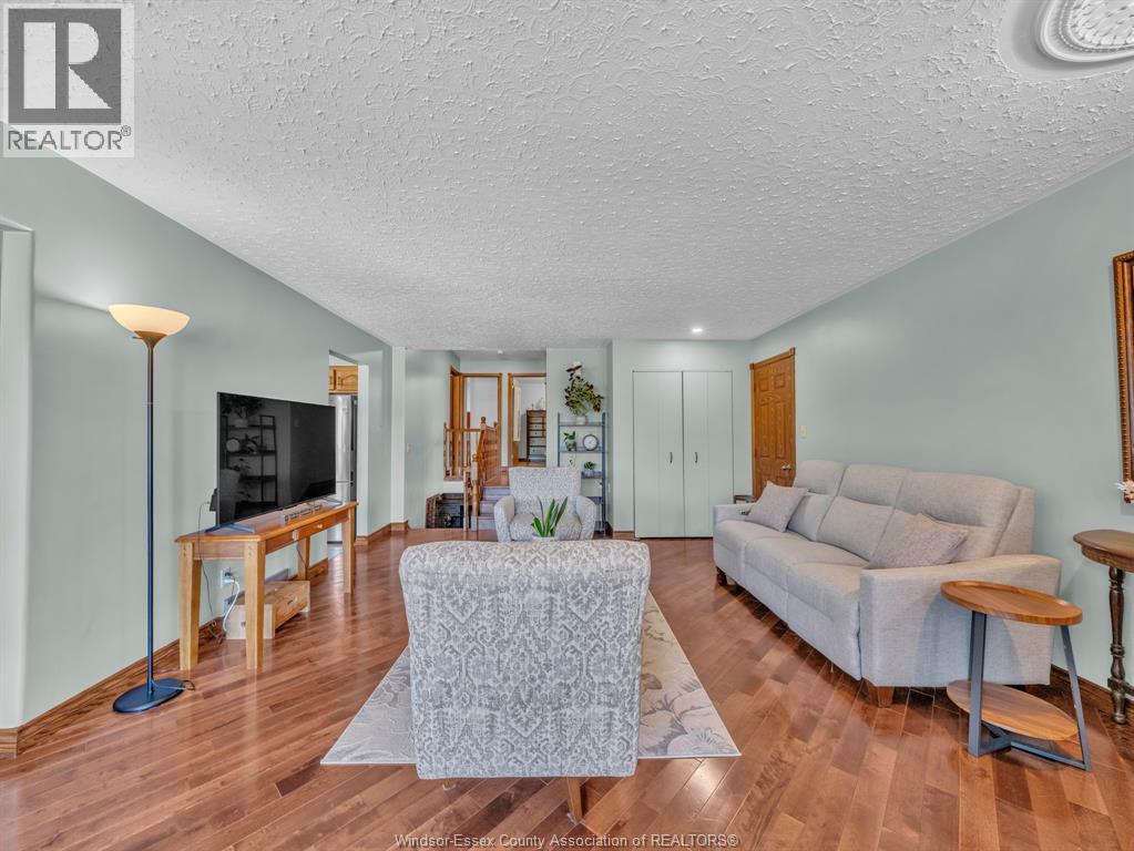 24 CAMELOT AVENUE - 7