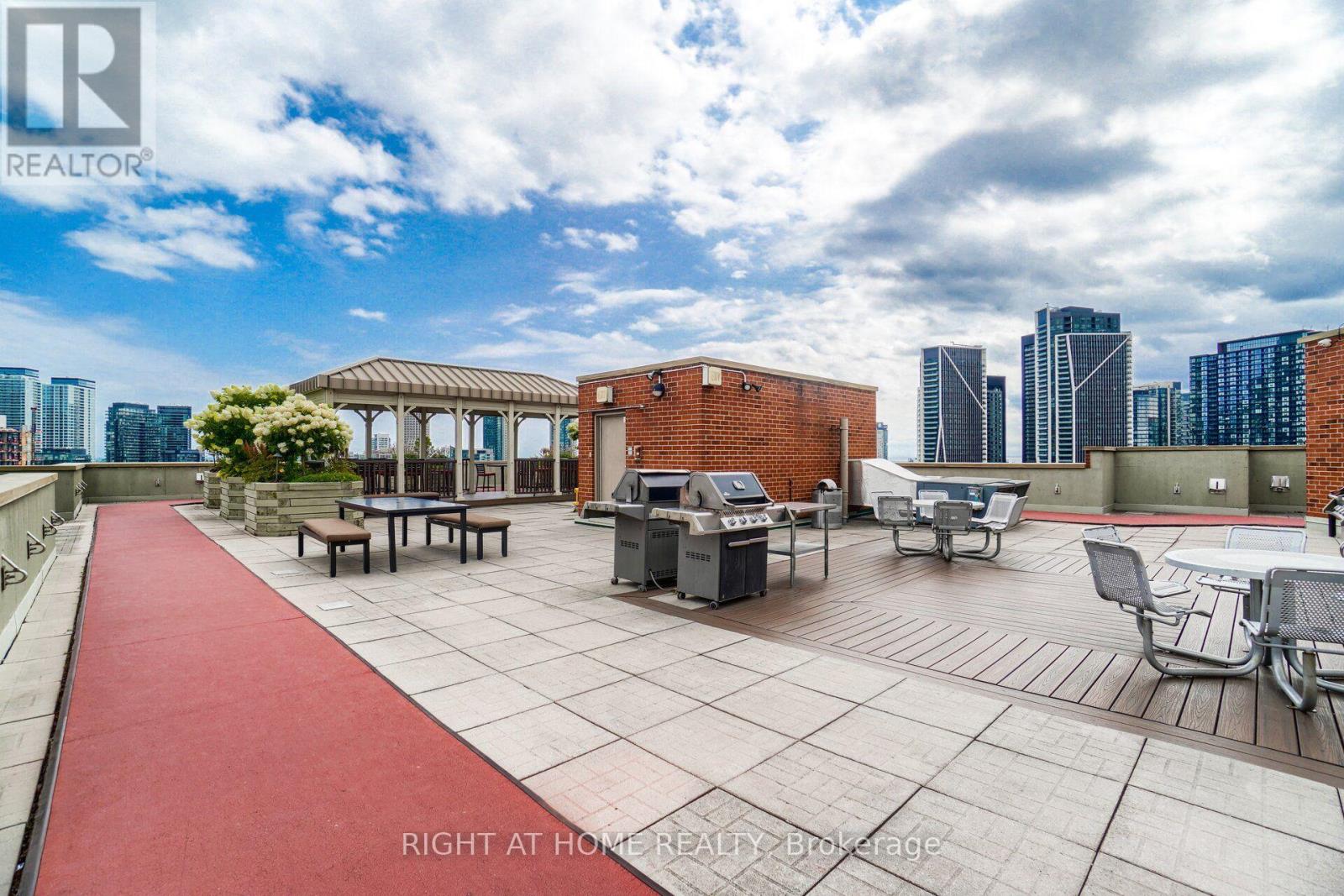 #TH 8A 801 KING STREET W - Image 32