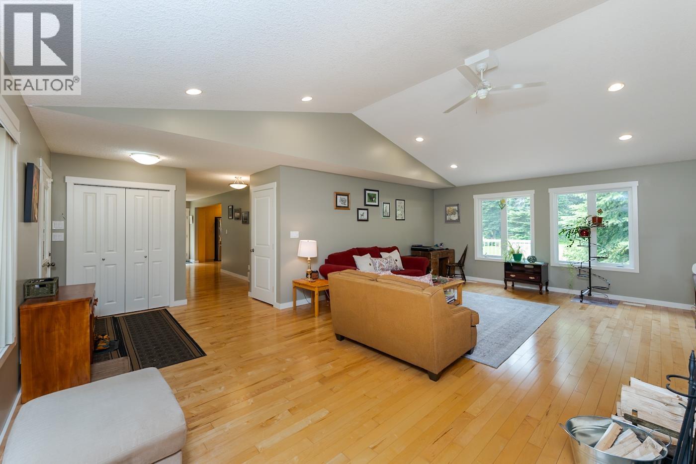 8905 CHRISTINA ROAD - 3