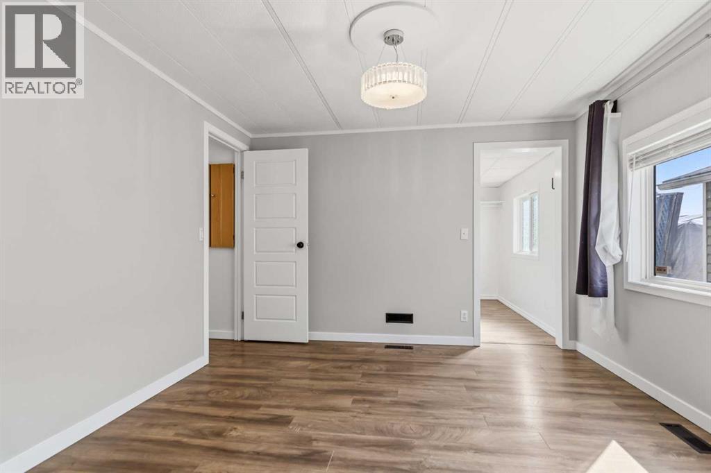 240 Grandview Crescent - 24