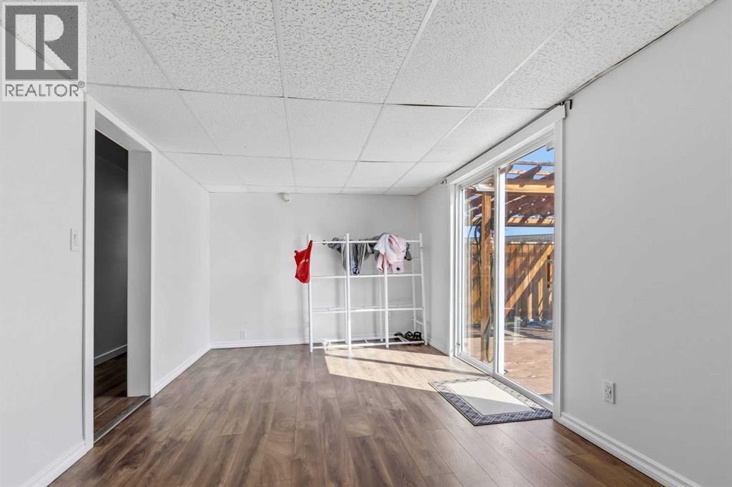 240 Grandview Crescent - 28