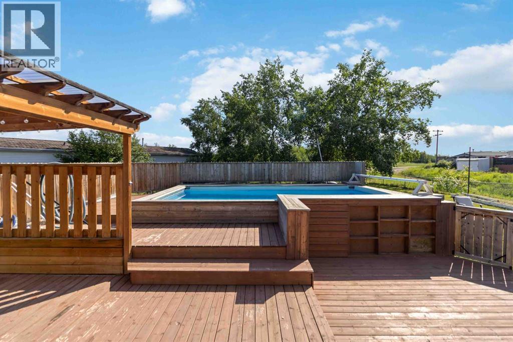 240 Grandview Crescent - 2