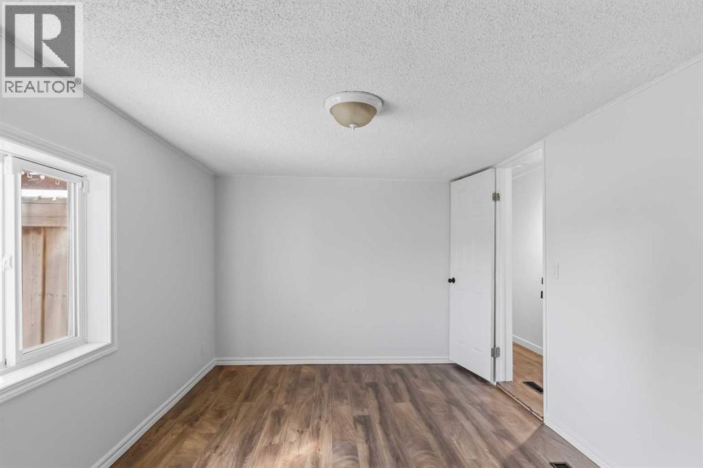 240 Grandview Crescent - 19