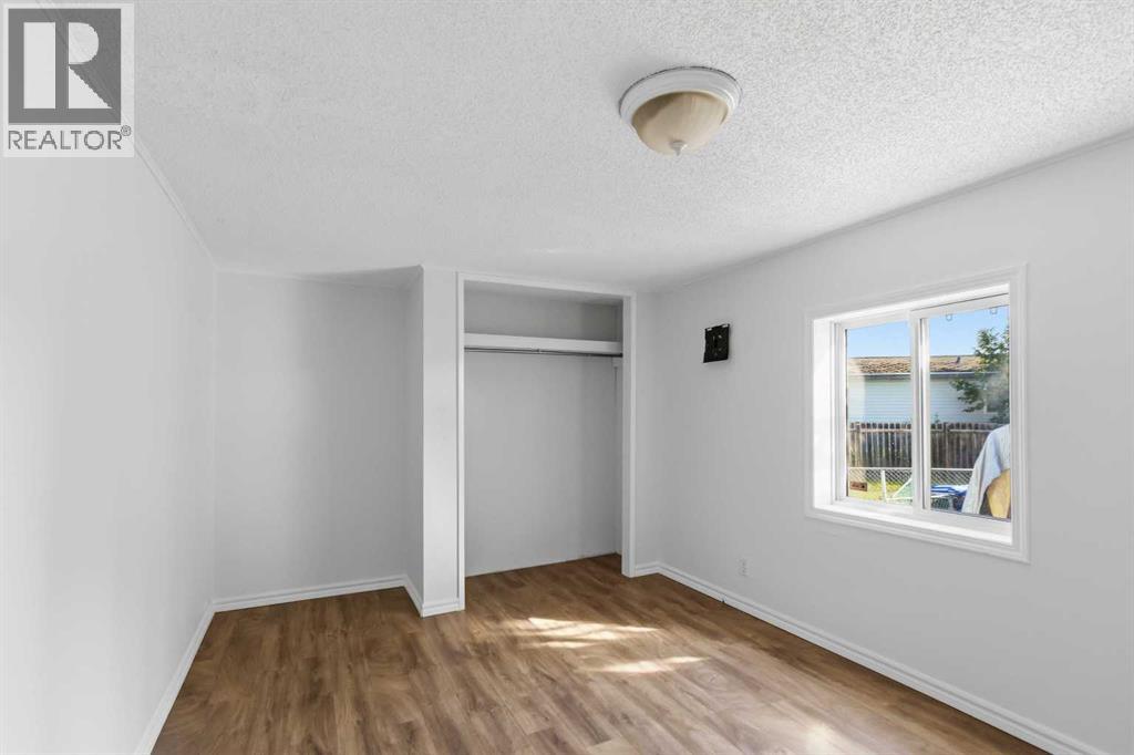 240 Grandview Crescent - 18