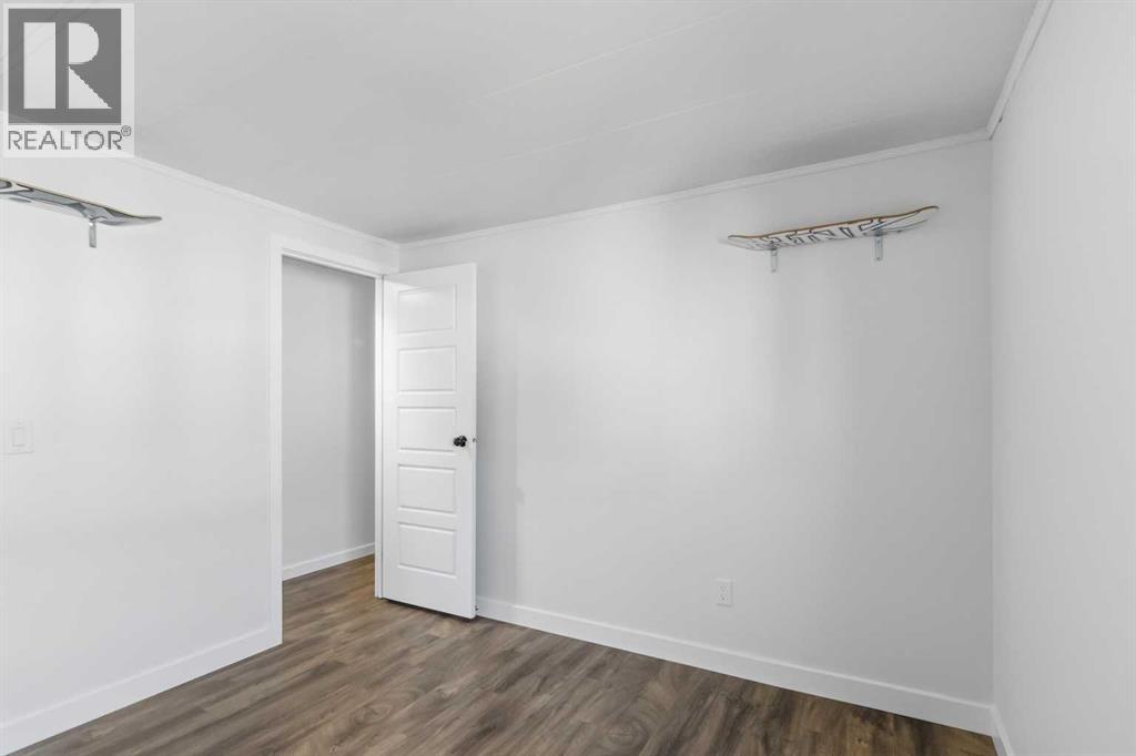 240 Grandview Crescent - 22