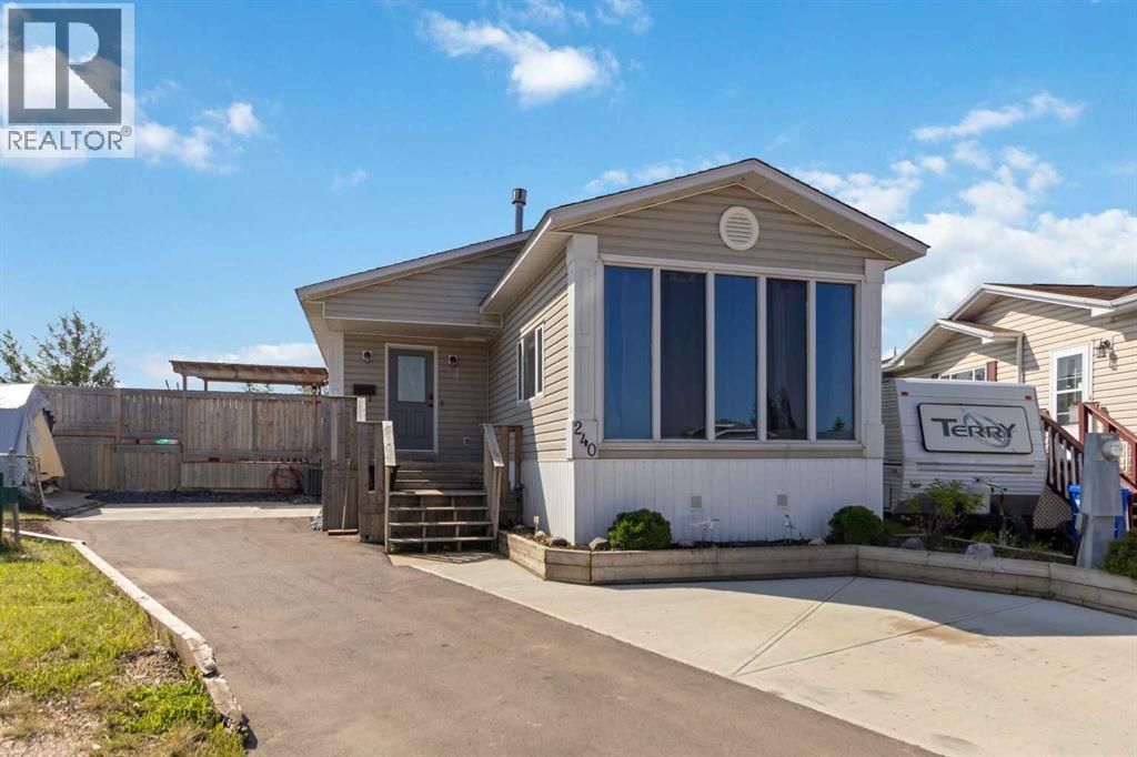 240 Grandview Crescent - 4