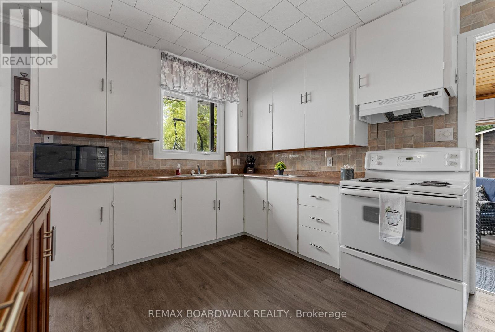 391 LEAVOY LANE - 29