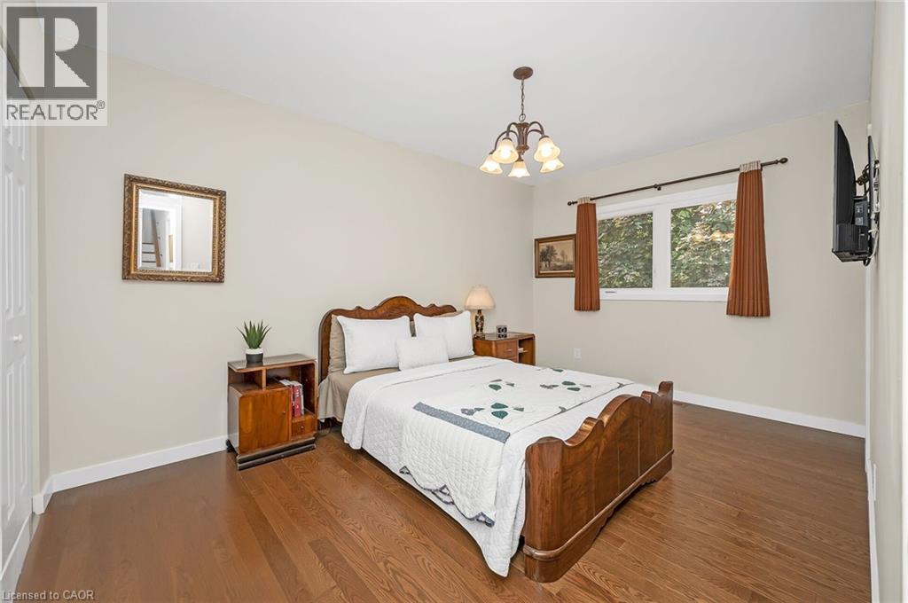 285 SURREY Drive - 22