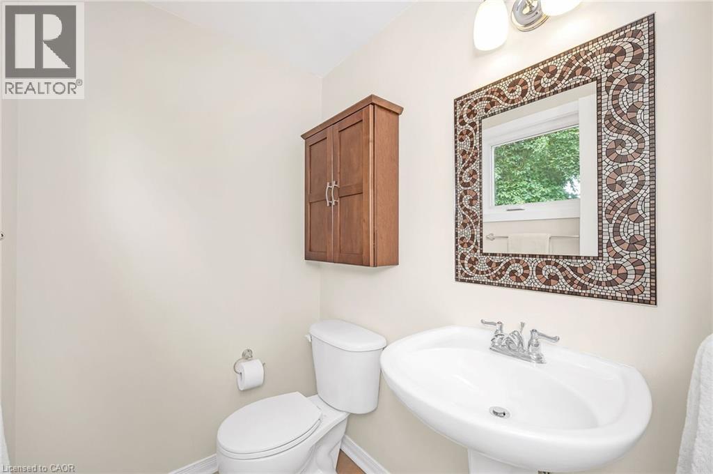 285 SURREY Drive - 24