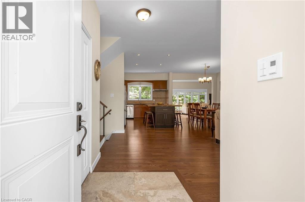 285 SURREY Drive - 4