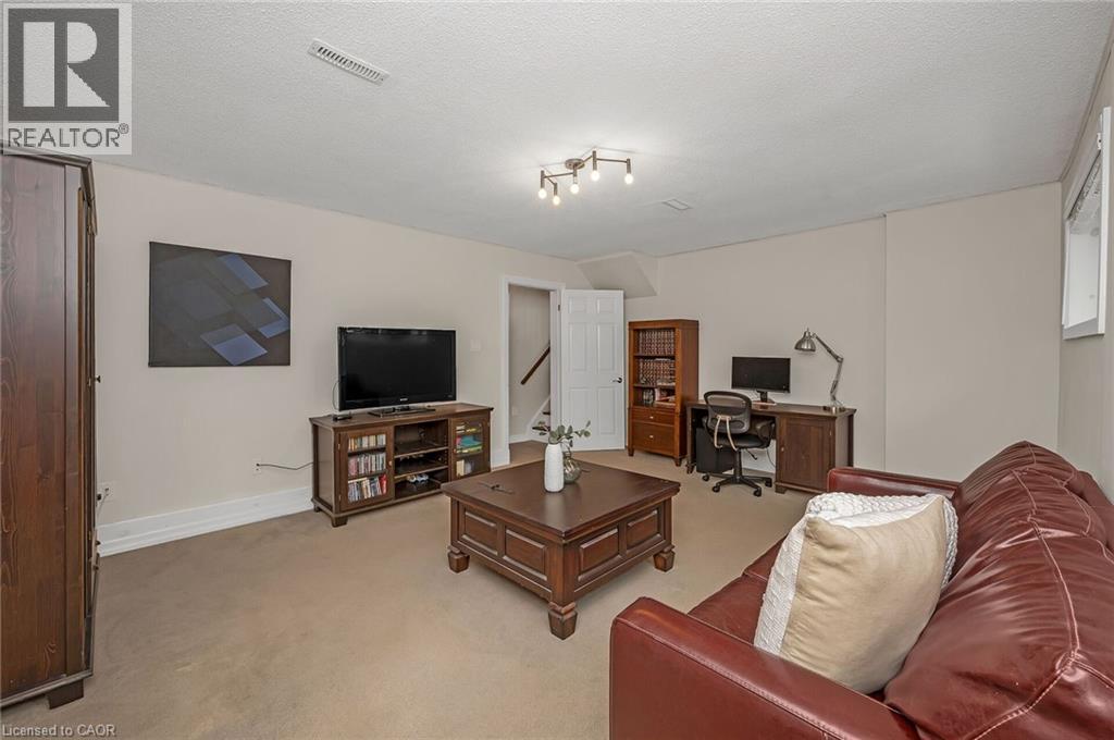285 SURREY Drive - 20