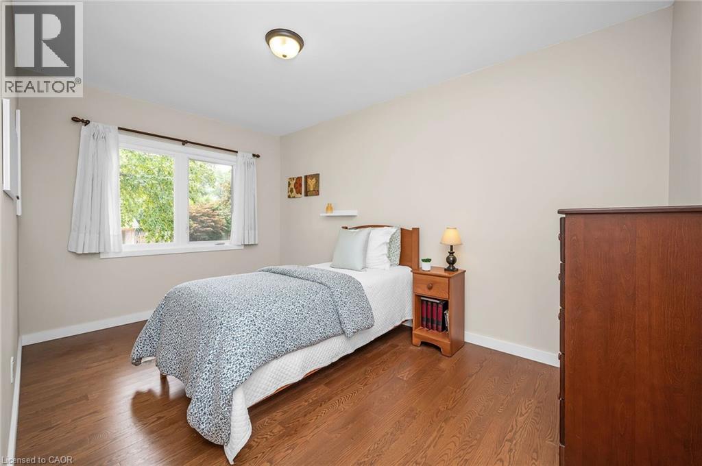 285 SURREY Drive - 25