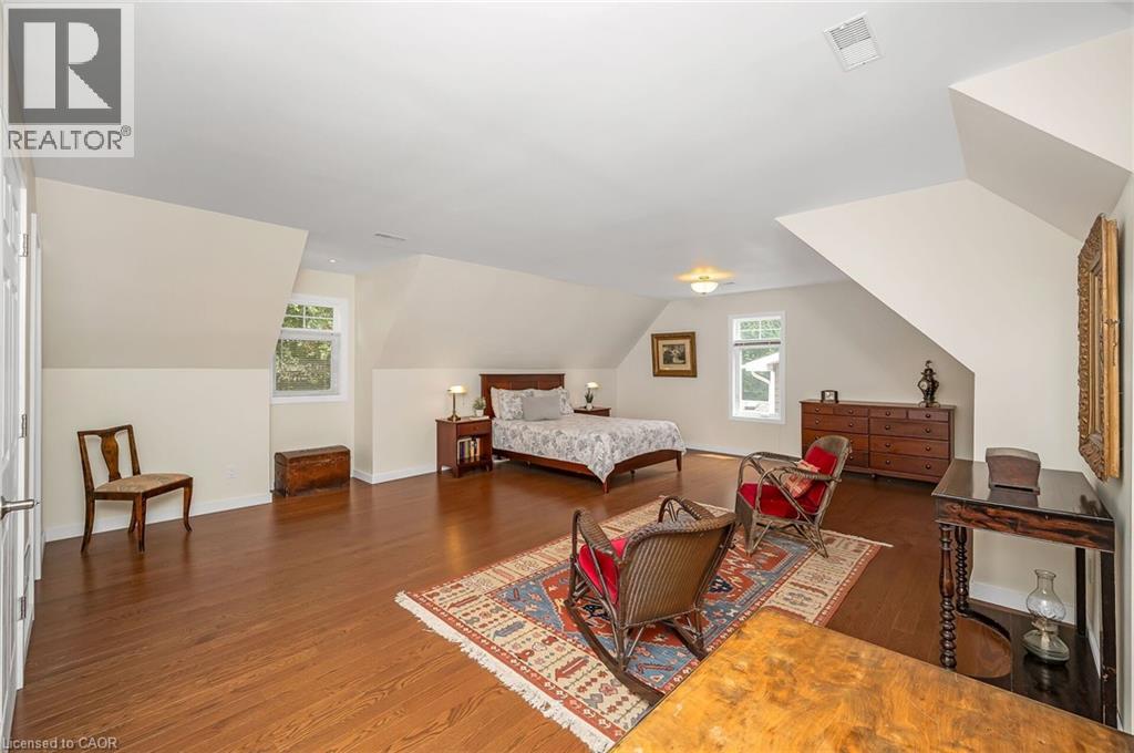 285 SURREY Drive - 33