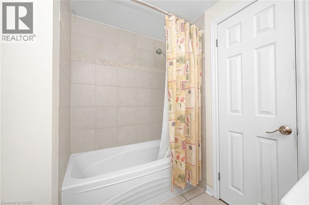 285 SURREY Drive - 28