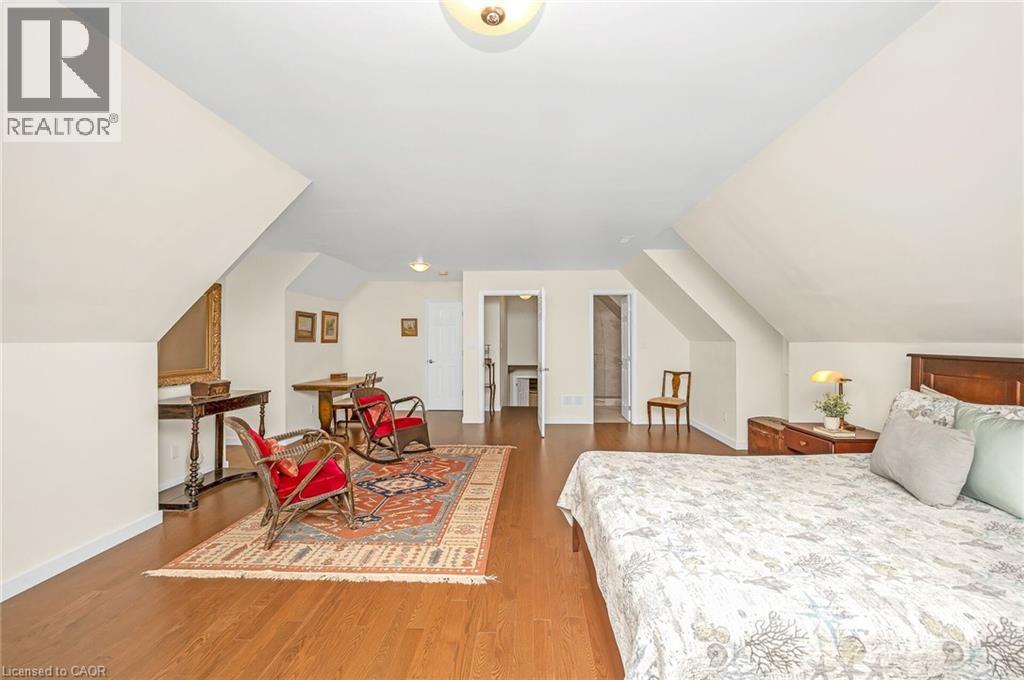 285 SURREY Drive - 36