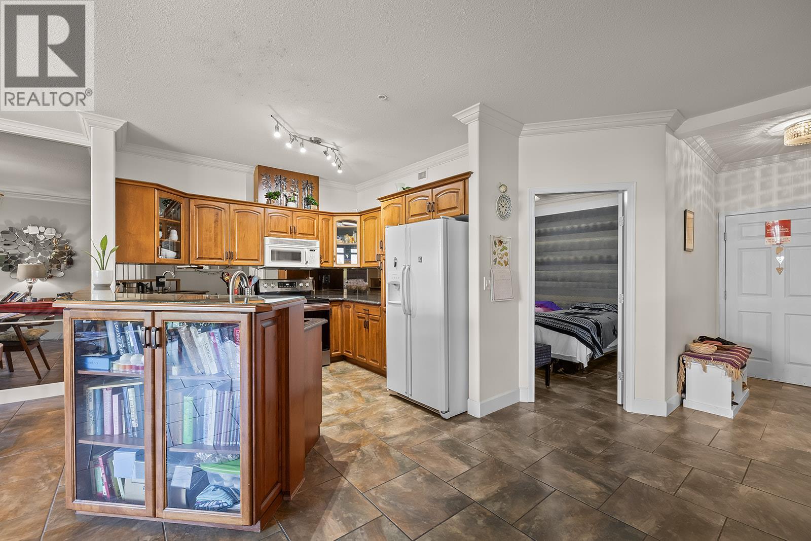 #404 1088 Sunset Drive - 12