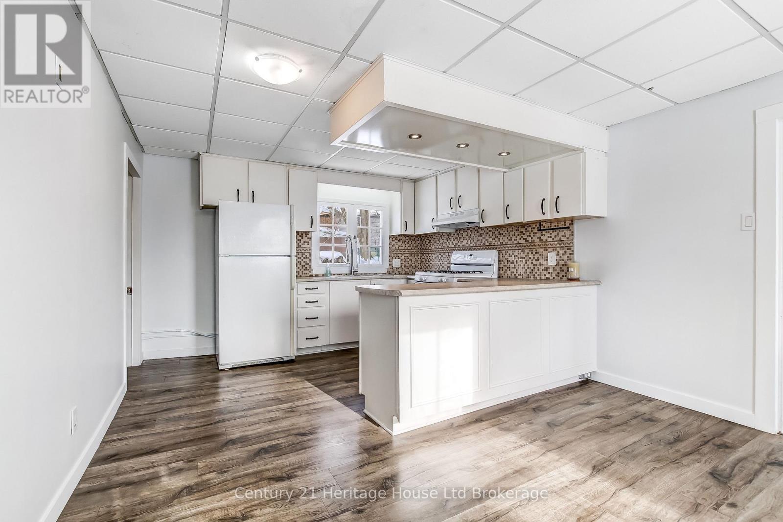 152 CHARLES STREET E - 14