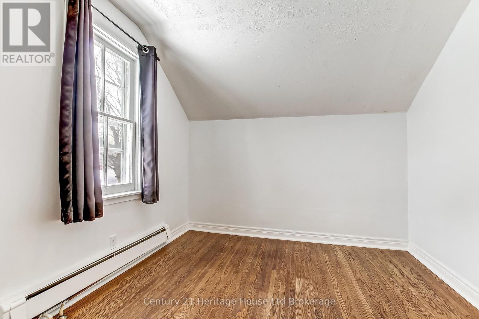 152 CHARLES STREET E - 22