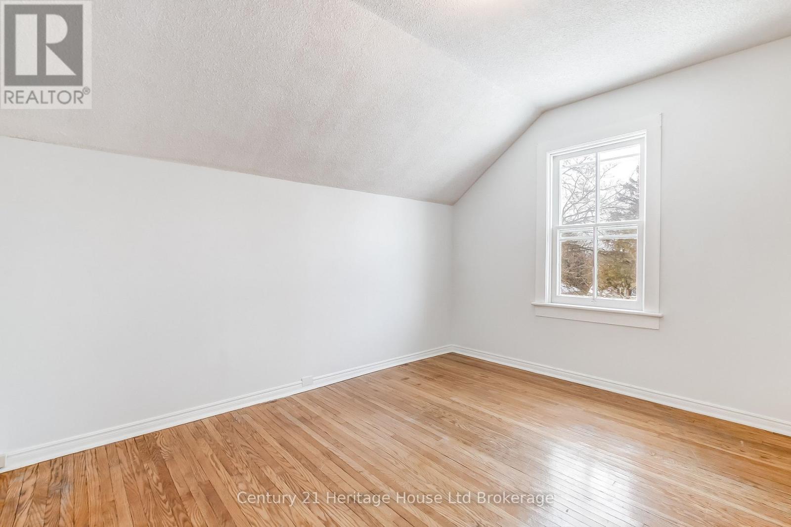 152 CHARLES STREET E - 24