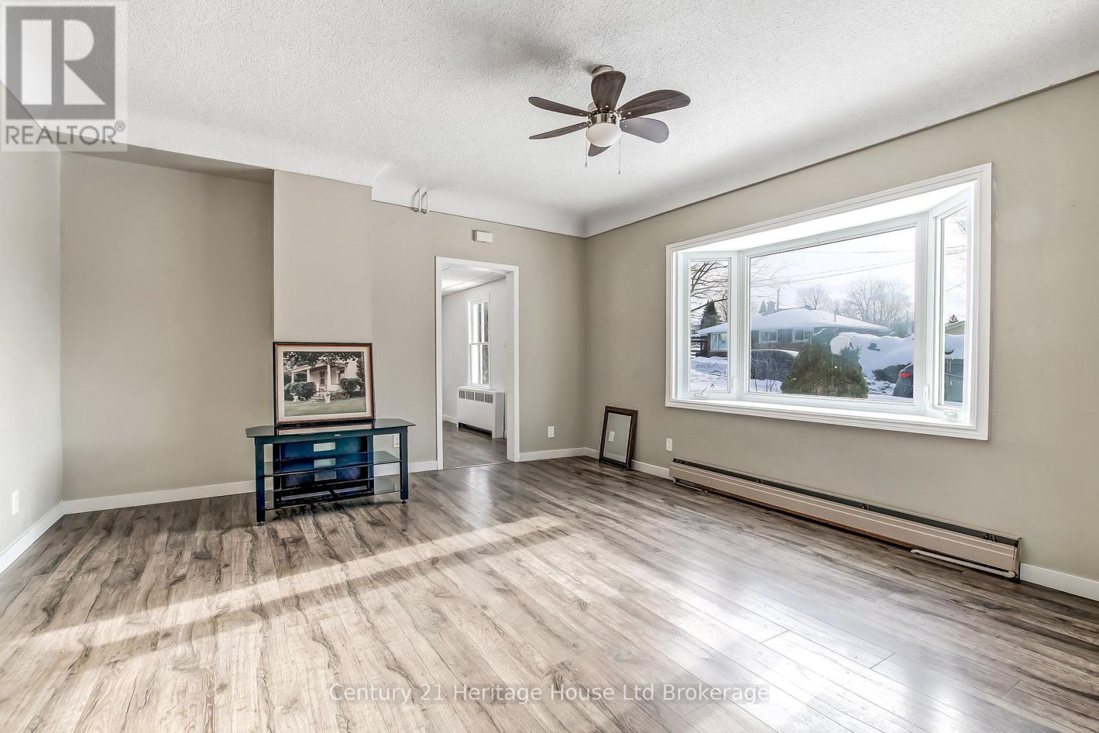 152 CHARLES STREET E - 6