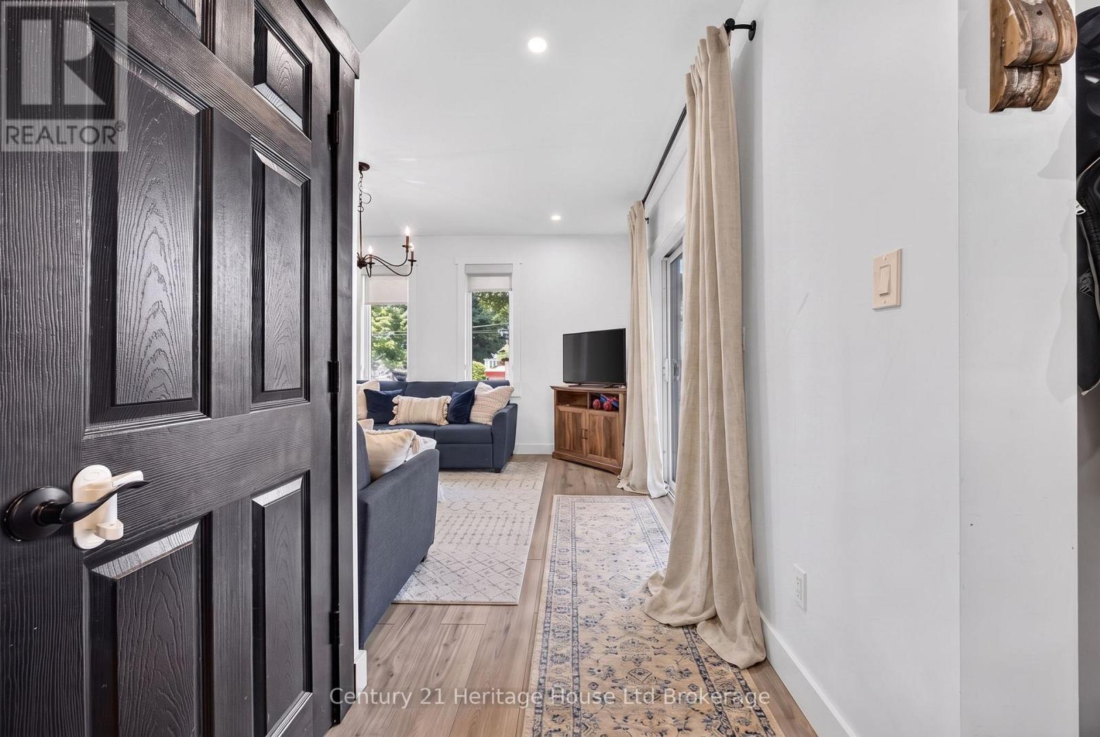 10 PEARL STREET - Image 16