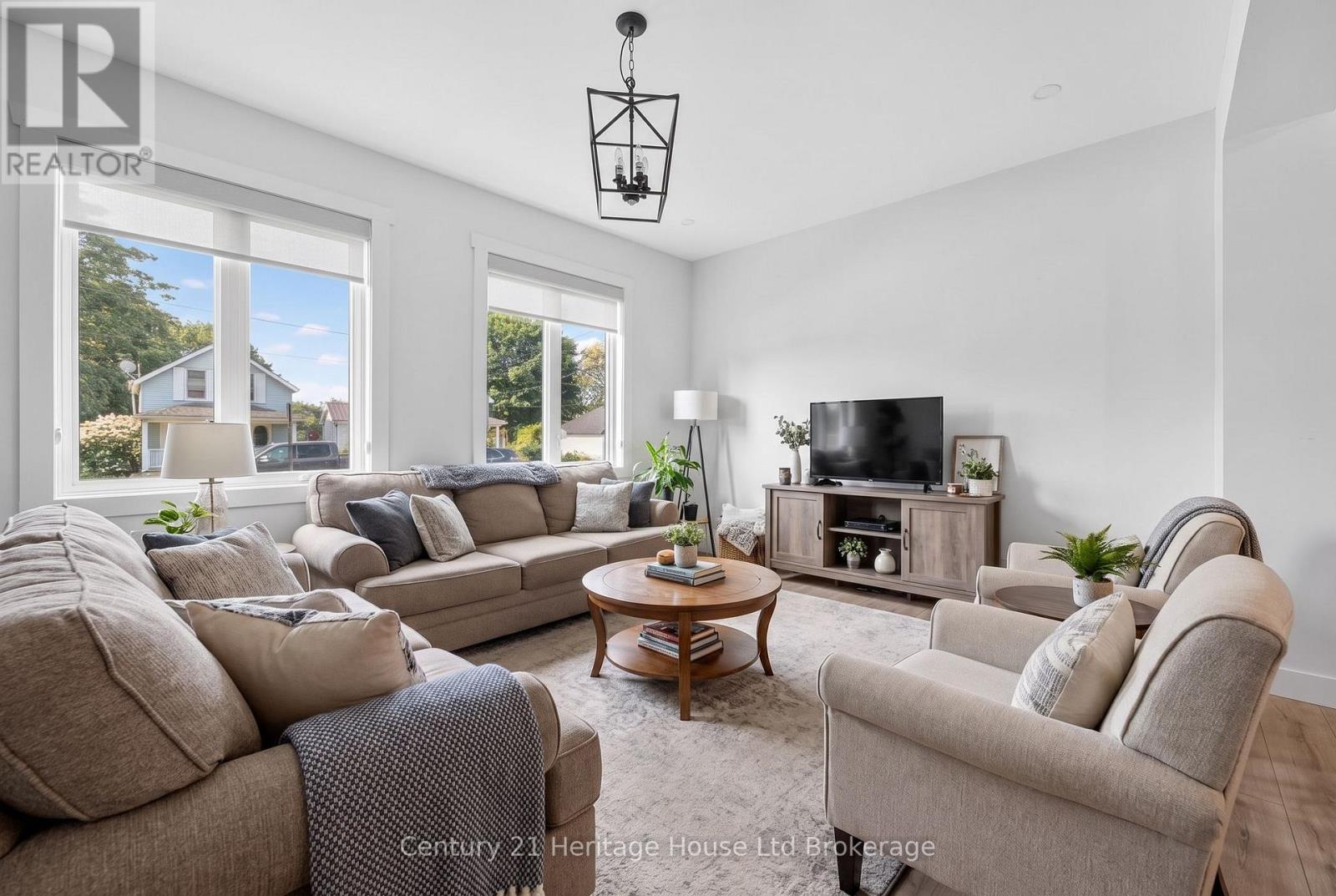 10 PEARL STREET - Image 4