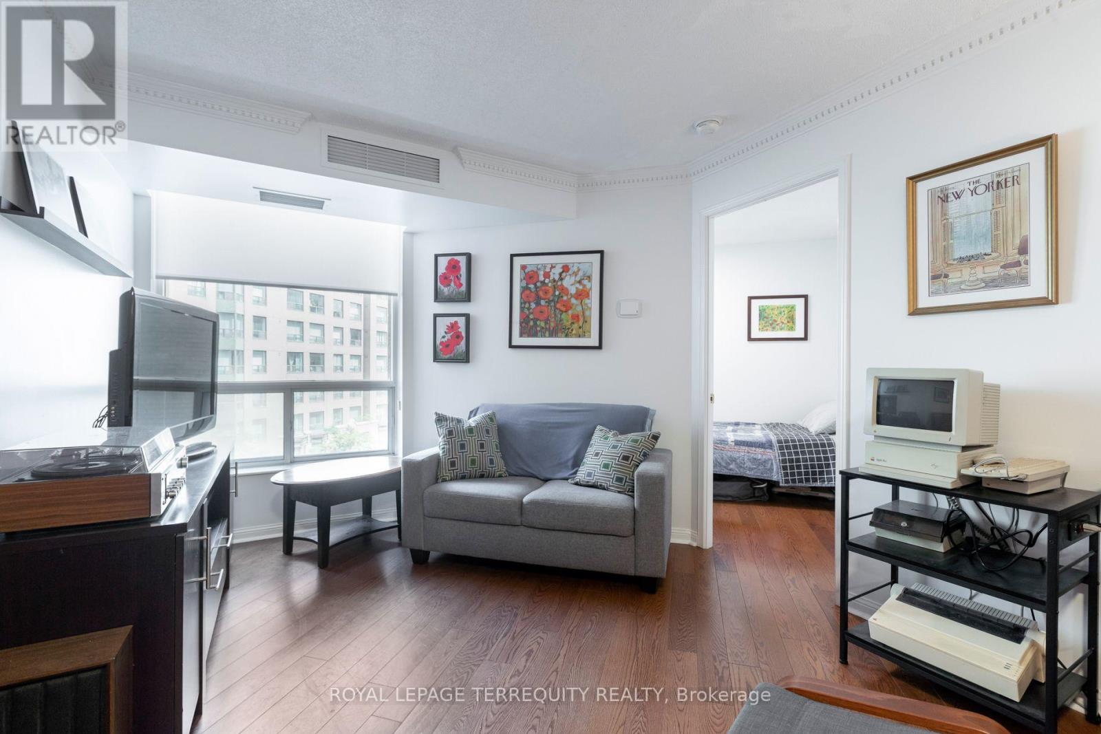 #513 109 FRONT STREET E - 13