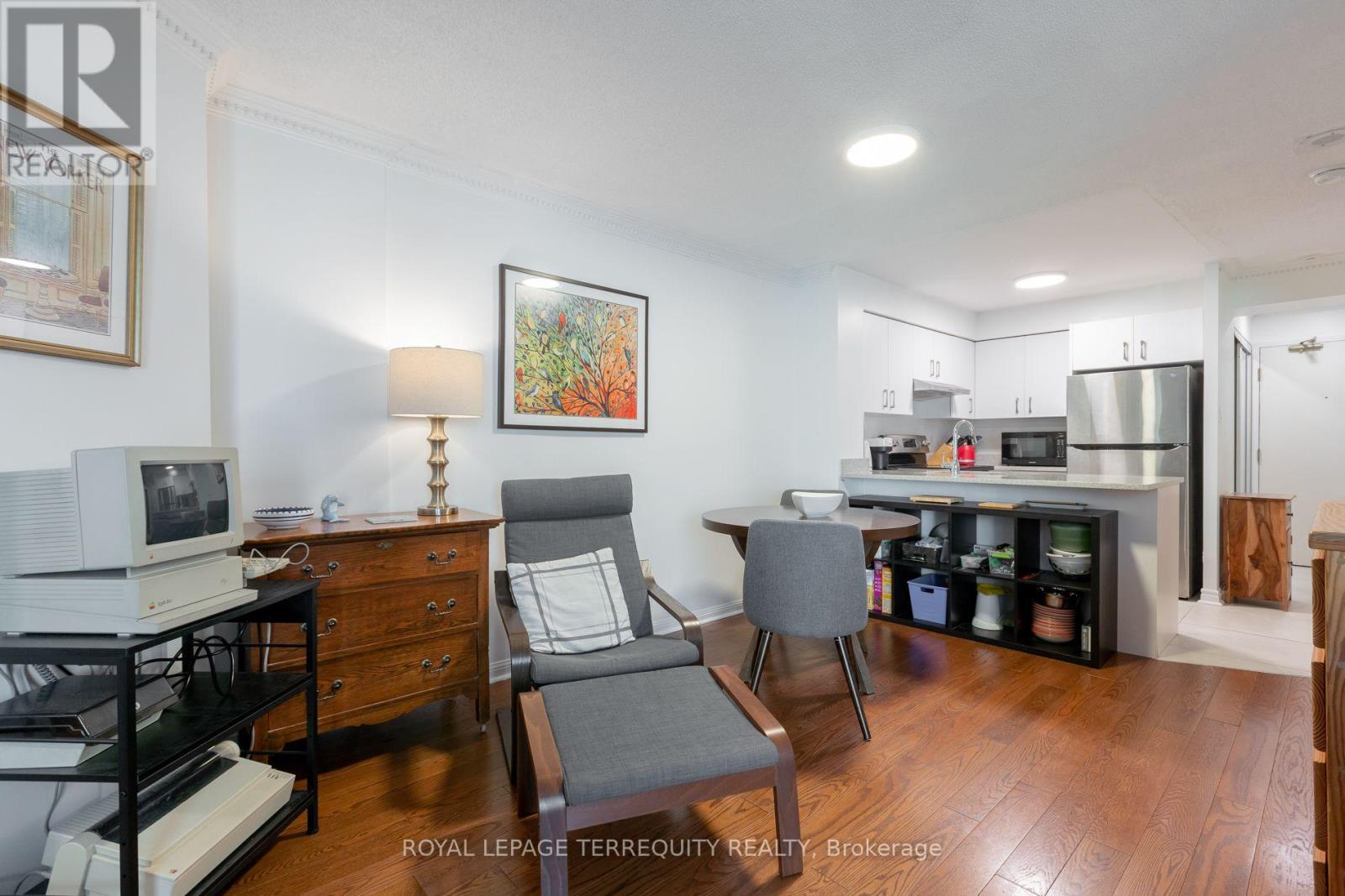 #513 109 FRONT STREET E - 14