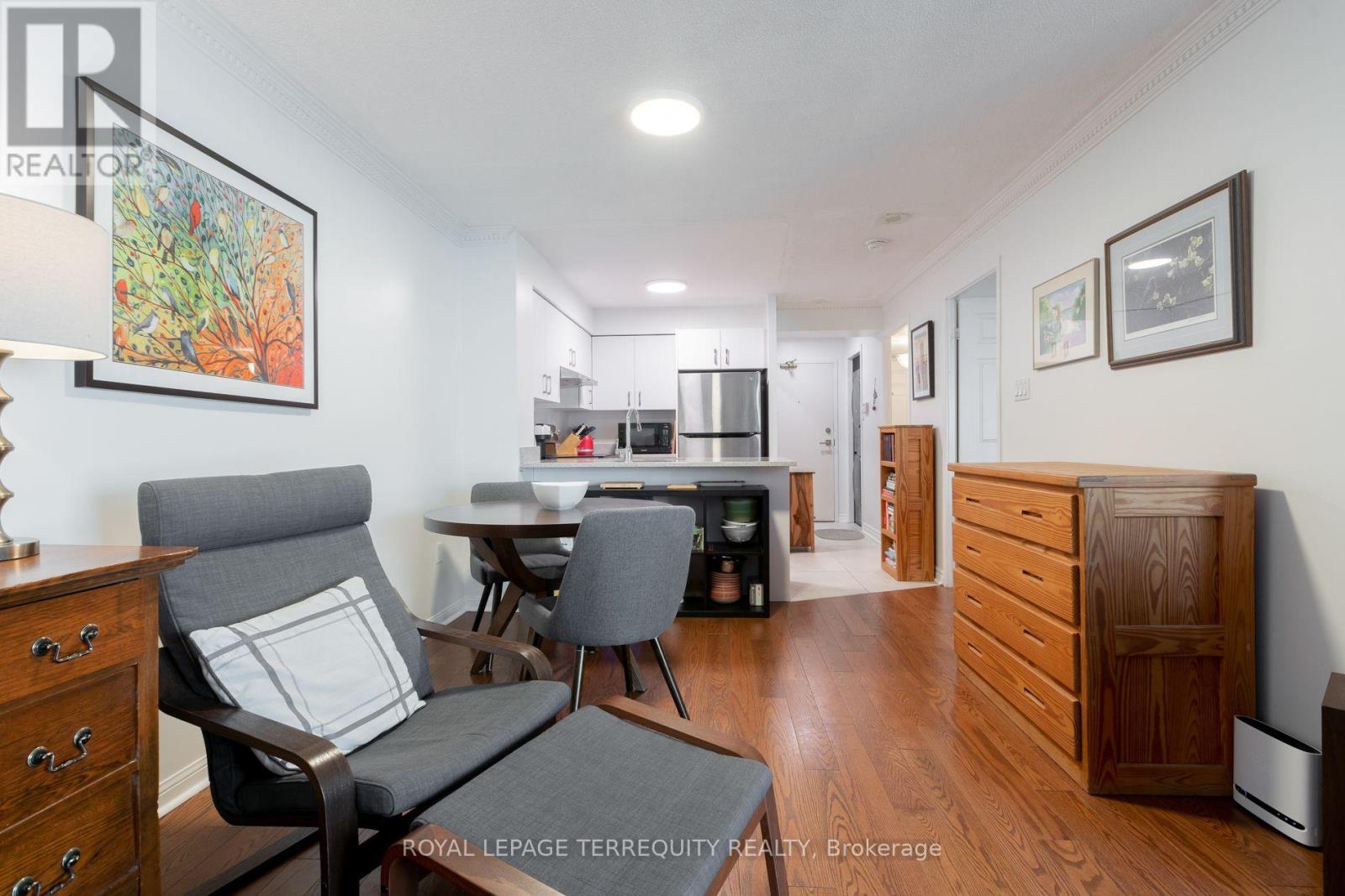 #513 109 FRONT STREET E - 15